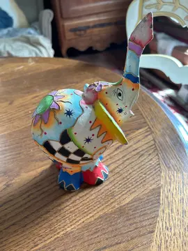 statuette elephant