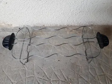 Plateau pain grillé en métal et anses en plastique