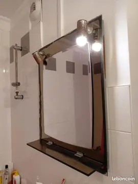 miroir luminaire et tablette de salle de bains