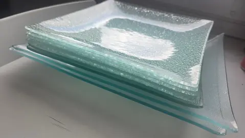 8 assiettes en verre