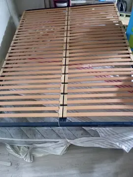 sommier+ matelas+dessous lit