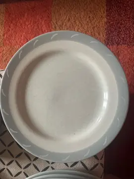 4 petites assiettes