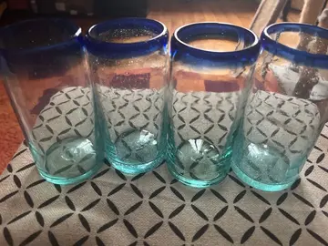 4 verres couleur bleu