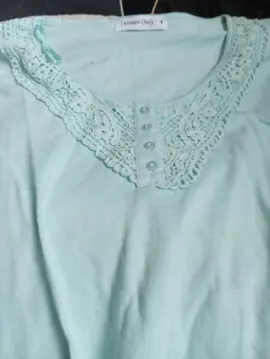 Reserver.........tee shirt manche longue vert d' eau...non étiquettes mais jamais porté