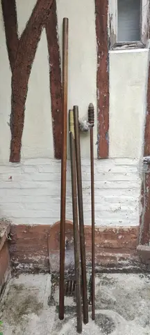 Lot de 4 tringles et anneaux en bois