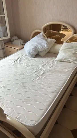 à donner chambre rose laqué