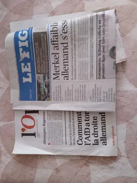 Beaucoup de papier journal