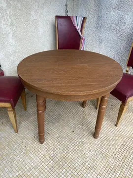 Table ronde en bois