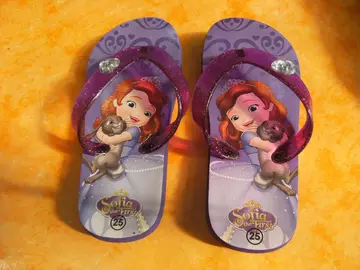 1 paire de tongs Sofia pointure 25