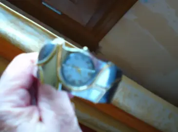 donne montre bracelet rigide pile à changer