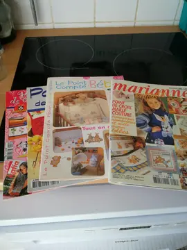 Livre et magazines sur le point de croix