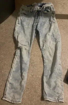 pantalon à trou 10a