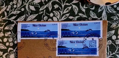 3 timbres oblitérés Nice