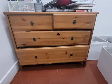 armoire en bois à reparer