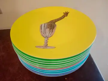 11 assiettes Magritte d'Arteum