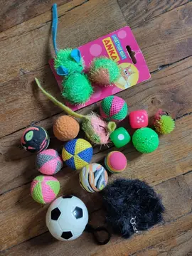 balles et jouets pour chats