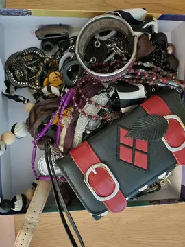 bijoux fantaisie et portefeuille
