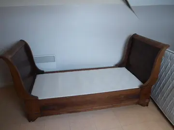 lit ancien pour enfant