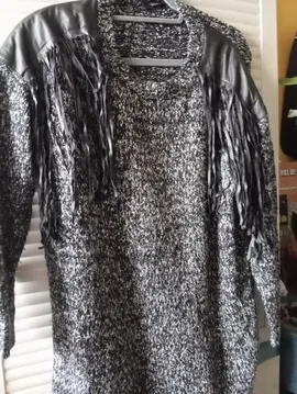 pull noir avec franges très original