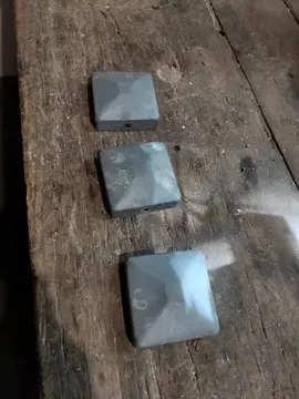 3 chapeaux de poteau