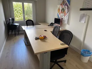 2 bureaux + chaise et retour