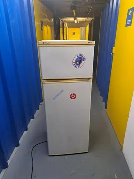 Frigo avec partie réfrigérateur