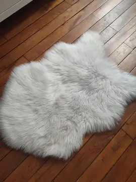 Tapis blanc fausse fourrure