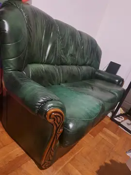 canapé et fauteuil en cuir vert