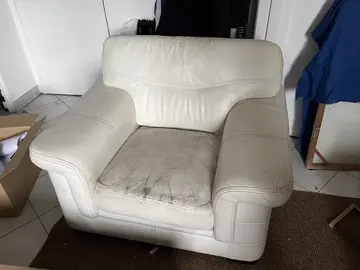 Fauteuil en cuir blanc