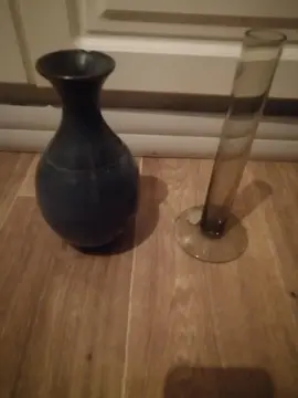 2 vases