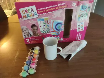 Jeu de peinture sur tasse