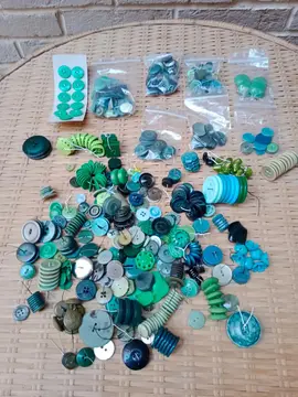 Lot de boutons verts