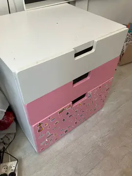 commode Enfant rose (IKEA)