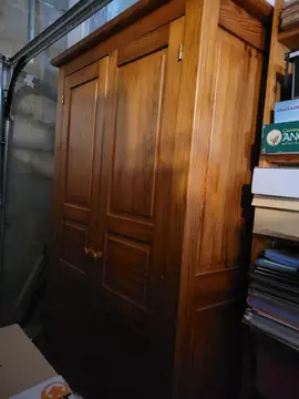 Petite Armoire en pin massif en très bon état