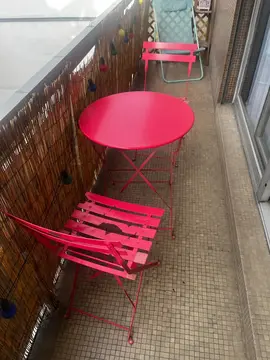 Table + 2 chaises de jardin pliantes