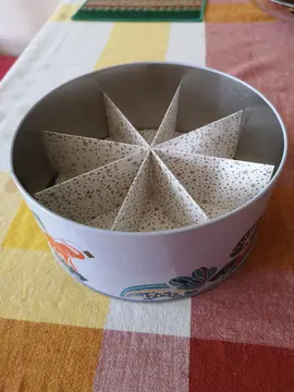 Boîte métallique ronde