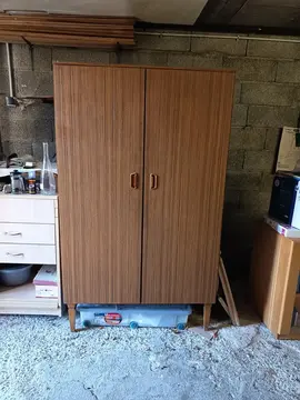 Urgent armoire