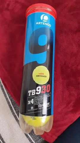 boîte de 4 balles de tennis Artengo
