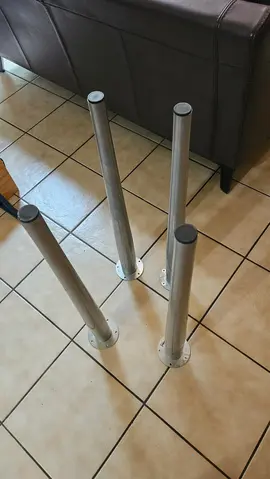4 pieds à fixer sous 1 planche