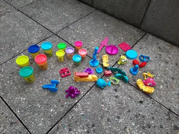 Lot avec nombreux ustensiles pâte à modeler