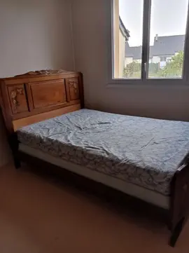 chambre à coucher lit, armoire et table de chevet