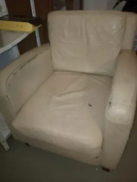Donne fauteuil usagé
