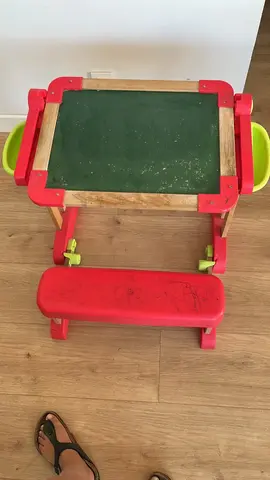 donne bureau enfant