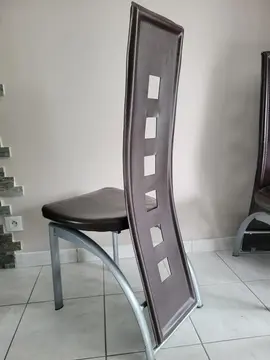 Donne 8 chaise