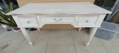 table en bois peinte