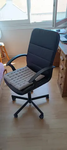 fauteuil de bureau confortable, l assise est usagée !