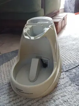 Fontaine à eau pour chat drinkwell platinum