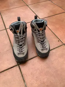chaussures de rando fille 37 - pieds fins et taille petit