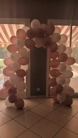 Arche de ballons rose et blancs (93 ballons) à donner sur Genas (à venir chercher)