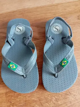 tong enfant taille 27